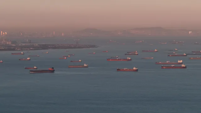 İstanbul Açıklarındaki Tanker Yoğunluğu Havadan Görüntülendi