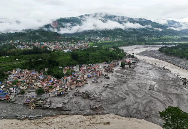 Nepal'deki Büyük Felaketin Perde Arkası: Uydu Görüntüleri Gerçeği Ortaya Çıkardı