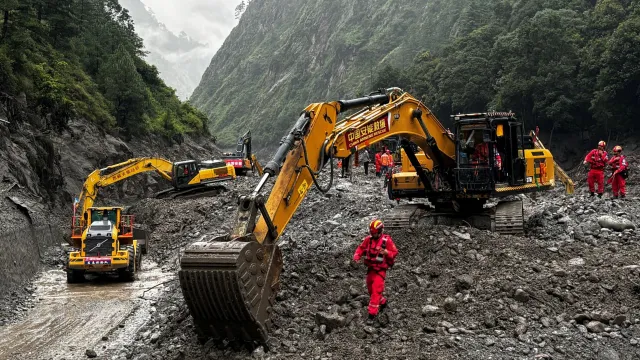 Nepal ve Tibet'i Vuran Felakette Bilançosu Ağırlaşıyor: 93 Bin Kişi Etkilendi