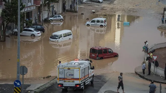 26 İL İÇİN SARI VE TURUNCU KODLU UYARI: SEL VE SU BASKINLARINA DİKKAT
