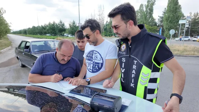 Korsan Taksicilikle Mücadele Eden Taksici Kendisi De Ceza Yedi