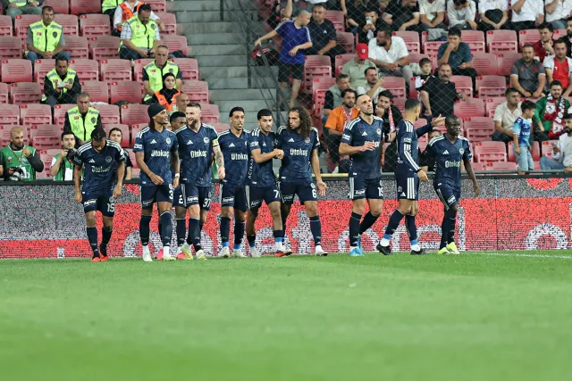 Fenerbahçe'den Samsunspor Galibiyeti Sonrası Beşiktaş Derbisi Mesajı