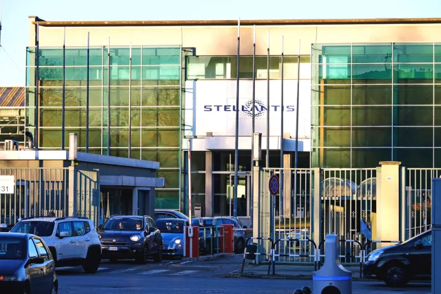 Stellantis İtalya'daki Fabrikasında Üretimi Durdurdu
