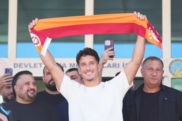 Galatasaray Yeni Golcüsüne Kavuştu: Deniz Gül İstanbul'da