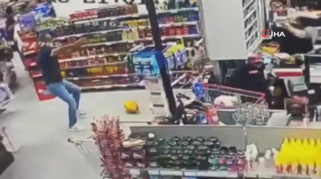 Ankara Sincan'da Markette Silahlı Kavgi: Müşterilerin Arasında Kurşun Yağdırdılar