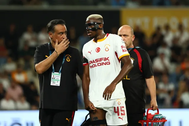 Galatasaray'da Victor Osimhen Şoku: Yıldız Futbolcu Başakşehir Maçında Sakatlandı