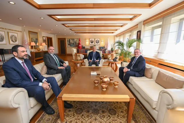 Bakan Mehmet Nuri Ersoy ve Prof. Dr. Erhan Afyoncu'dan Tarih ve Kültür Zirvesi