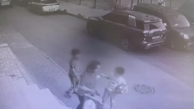 Küçükçekmece'de Silahlı Kavga: Sokakta Oyun Oynayan Çocuk Vuruldu