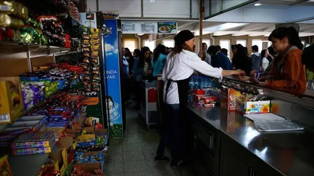 Okul Kantinlerinde Yeni Tarifeler Belli Oldu: Tost ve Ayran 130 Lira