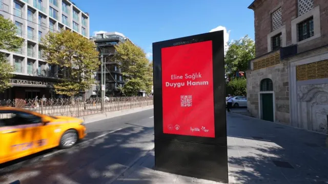 En İşlek Caddelerdeki QR Kodlu Mesajın Sırrı Çözüldü: Gözler 12 Eylül'e Çevrildi