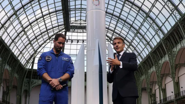 Macron'dan Uzayda Bağımsızlık Çağrısı: Yolcu mu Olacağız, Pilot mu?