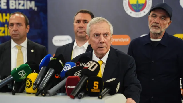 Kadıköy'de istifa krizine Aziz Yıldırım müdahalesi: İsmail Kartal görevinin başındadır