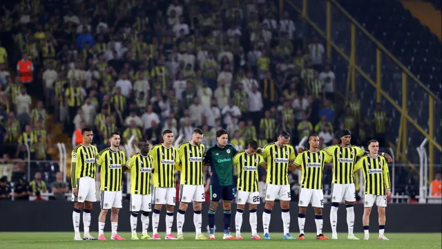 Fenerbahçe'de Roma Maçında Şok Sakatlık: Bartuğ Elmaz Devam Edemedi