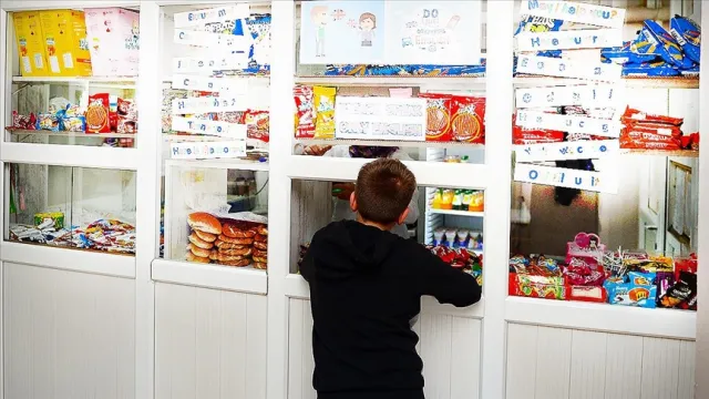 Okul Kantinlerinde Yeni Dönem: Yasak Listesi Genişledi ve Fiyatlar Güncellendi