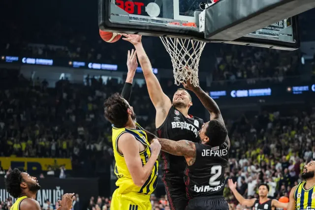 CANLI | Fenerbahçe ile Beşiktaş finalde karşı karşıya