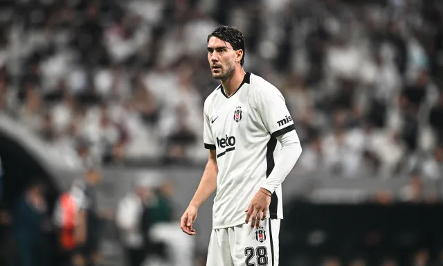 Beşiktaş'ın yıldızı Dusan Vlahovic'ten kötü haber! 4 maçta forma giyemeyecek