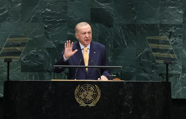 Cumhurbaşkanı Erdoğan BM'de şiir okudu, İran heyeti ayakta alkışladı