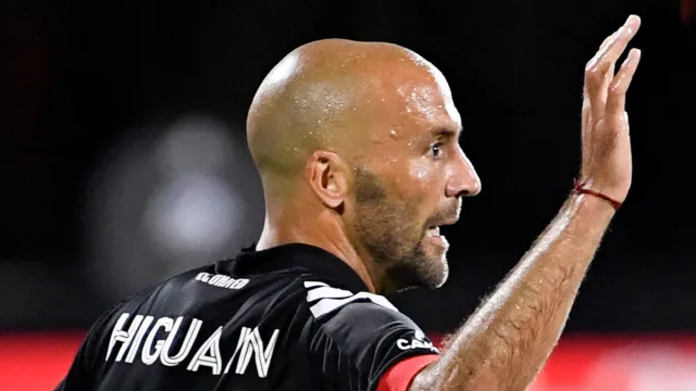 Kadın hakeme skandal ifade kullanan Federico Higuain'in görevine son verildi