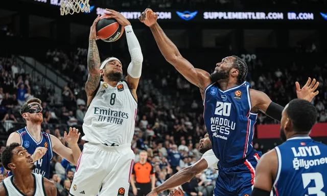 Anadolu Efes evinde Real Madrid'e geçit vermedi