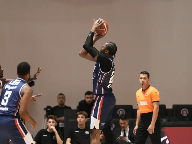 Anadolu Efes deplasmanda galibiyete uzandı