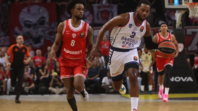 Anadolu Efes, son şampiyona deplasmanda kaybetti