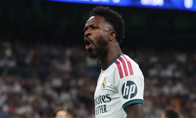 Real Madrid maçında ilginç an! Vinicius Jr sevinirken hem golü iptal edildi hem kırmızı kart gördü