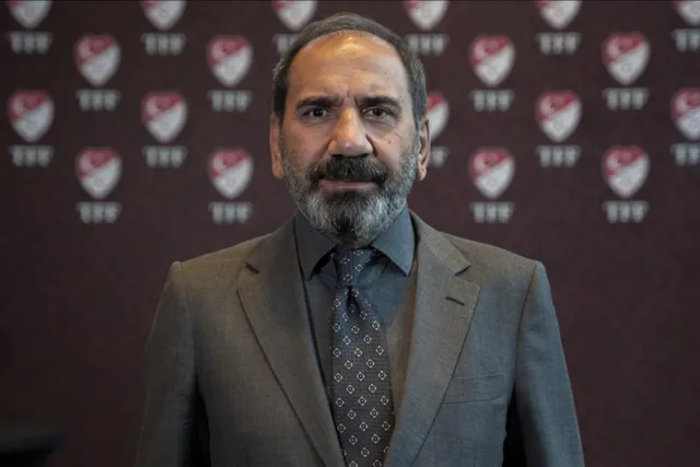 İstifa eden Mecnun Otyakmaz ayağının tozuyla flaş açıklama yaptı