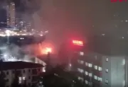 Kartal'da hastanenin çatısındaki yangın söndürüldü. İstanbul Valiliği'nden açıklama