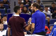 Yarı finalde talihsiz an: Medvedev diskalifiye oldu; Djokovic finalde