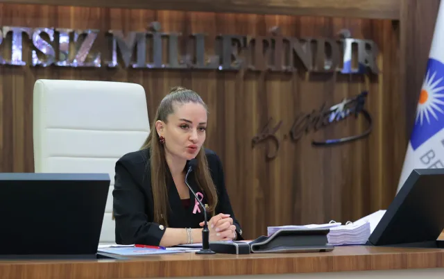 AK Parti'ye geçeceği iddia edilmişti. Antalya Büyükşehir Belediye Başkanvekili Özdemir'den açıklama