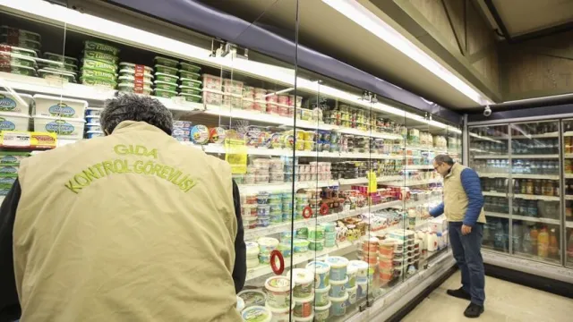 Bakanlık markaları tek tek ifşa etti. Sucukta kanat eti, sirkede gıda boyası