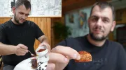 Bir kez tattı, 10 yıldır vazgeçemiyor: Tatlıya, çaya hatta suya bile pul biber atıyor