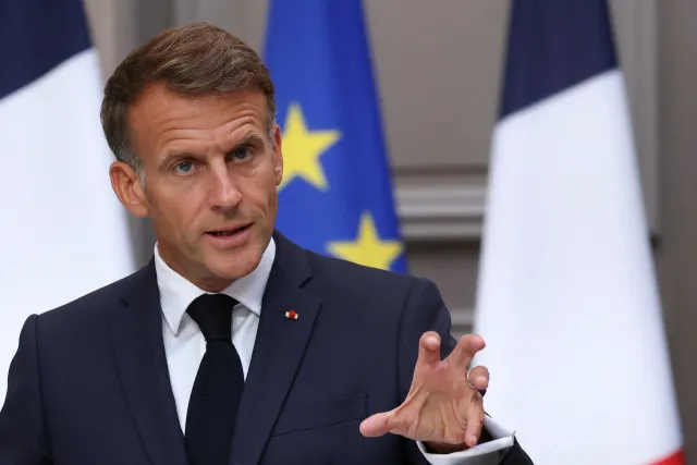 Macron, protestocu öğrencileri hedef aldı: Siyasetçilerin oyuncağı oluyorlar
