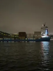 İstanbul Boğazı'nda gemi arızası: Sürüklenerek ters döndü