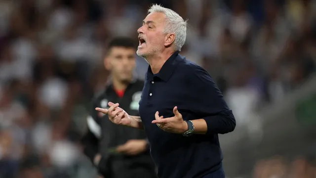 Jose Mourinho, Roma maçı öncesinde Federasyon'a ateş püskürdü