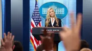 Trump'ın yeni sözcüsü Zacharia kimdir, ilk brifingde neden bocaladı?