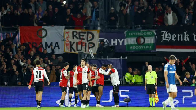 Feyenoord, 5 gollü maçta Como'yu sahasında devirdi