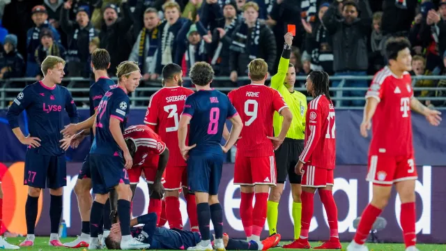6 gol ve 1 kırmızı kartın çıktığı maçta Bayern Münih, Viking deplasmanında dondu