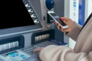 Türkiye'yle de bağı var. Dev bankanın ikinci en büyük hissedarı ayrılıyor