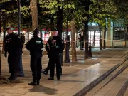 Fransa'da Paris ve bazı kentlerdeki kısmi sokağa çıkma yasağı uzatıldı