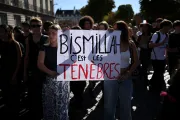 Fransa'da eylemciler neden Bismillah, c'est les ténèbres sloganını kullanıyor?