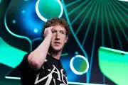 Mark Zuckerberg Silikon Vadisi'nde kalmayı kabul etti