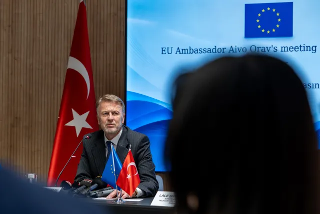 AB'den Türklere vizesiz Avrupa mesajı: Altı kriter için üst düzey talimat verildi