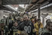 Paris'te NFL heyecanı: 80 bin sporsever Stade de France'a akın etti