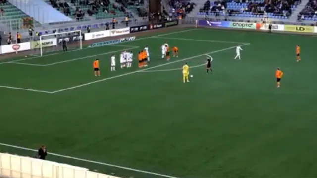 Rusya'da sıra dışı gol! Kalecinin yaptığını görenler gözlerine inanamadı