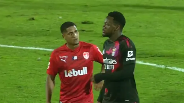 Benfica'nın maçında ortalık fena karıştı! Başrolde Jhon Duran var