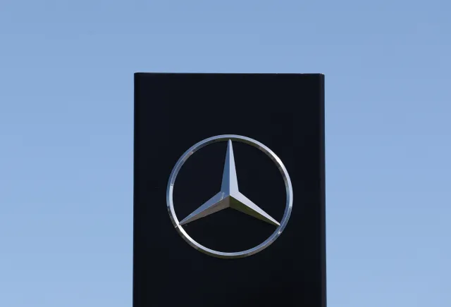 Alman otomotivinde kriz: Mercedes hedeflerini düşürdü