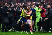 Derbi bitti, birbirlerine girdiler: Fenerbahçeli Brown ve Galatasaraylı Abdülkerim'den açıklama