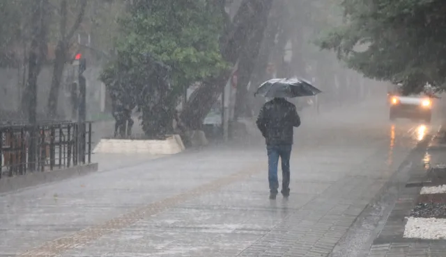 İstanbul'da akşam saatleri için yeni uyarı: Yağışlar ne kadar sürecek?