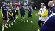 Dirk Kuyt antrenman öncesi takımla toplantı gerçekleştirdi